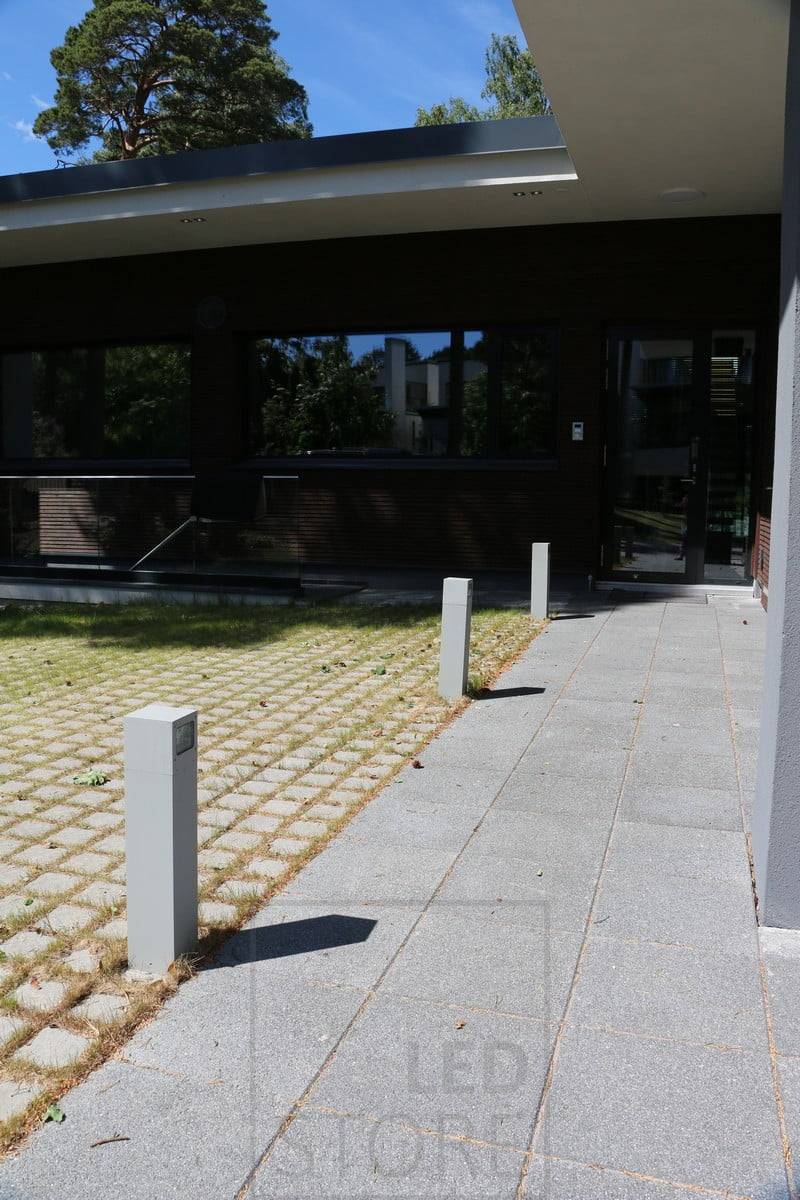 Le modèle bidirectionnel PILARI CUBIC 2 est idéal pour l'éclairage des allées, des plantations et des terrasses. Le design est minimaliste et s'intègre à l'architecture moderne. Ledstore.fi